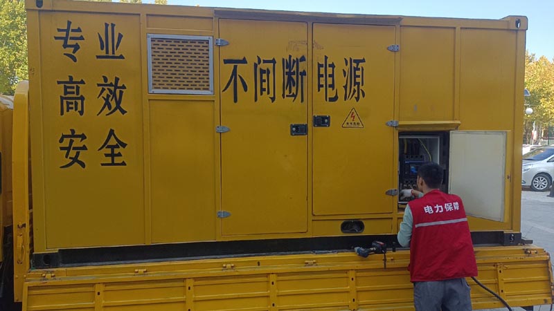 元宝山柴油发电机组和UPS电源配合使用时，如何避免切换过程中的电力中断？